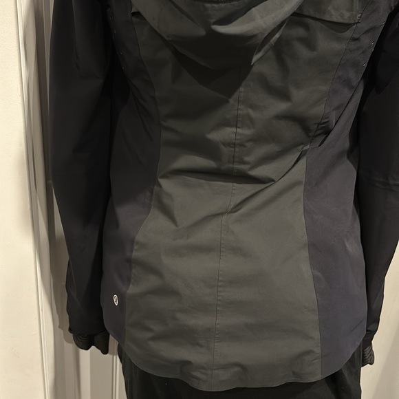 Lululemon Women’s Windbreaker Jacket - rare - Picture 5 of 12